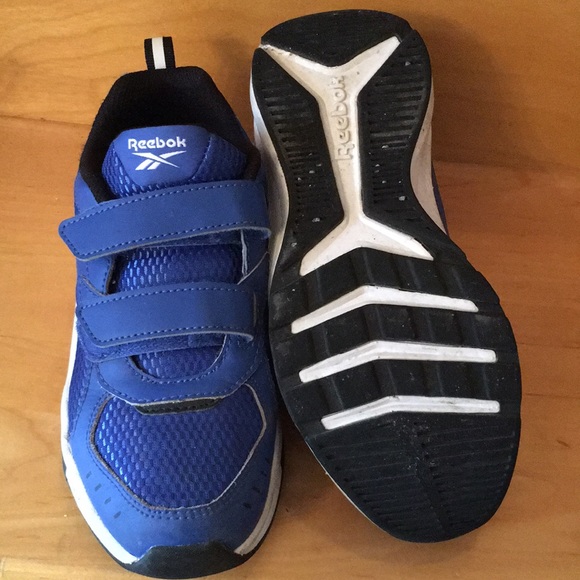 Reebok running shoes kids/youth size 2. - Picture 4 of 5